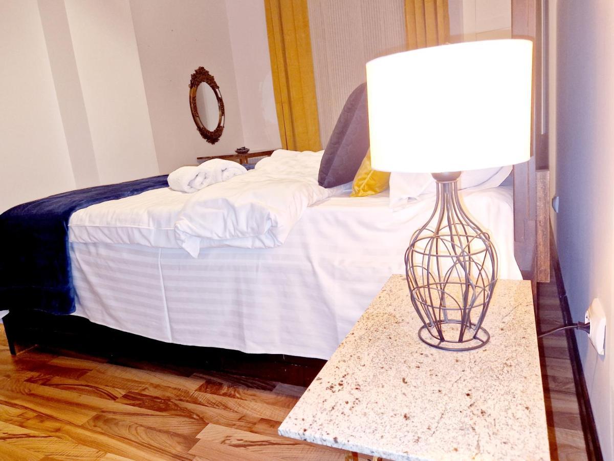 Spacious 3 Rooms 5* Mansion Near Muzeului Square. Free Parking Cluj-Napoca Buitenkant foto